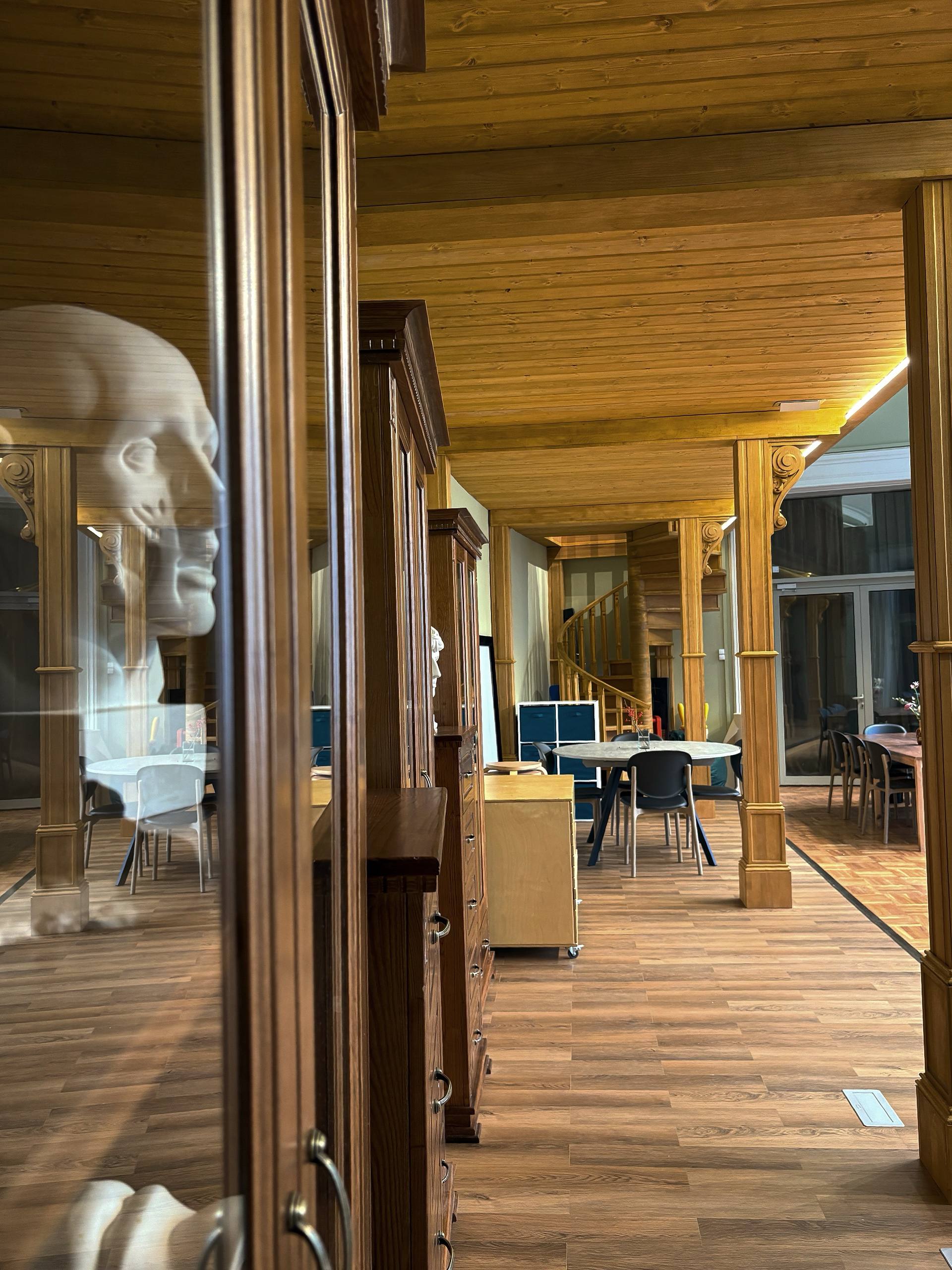 Photo 5292057818380832807 w