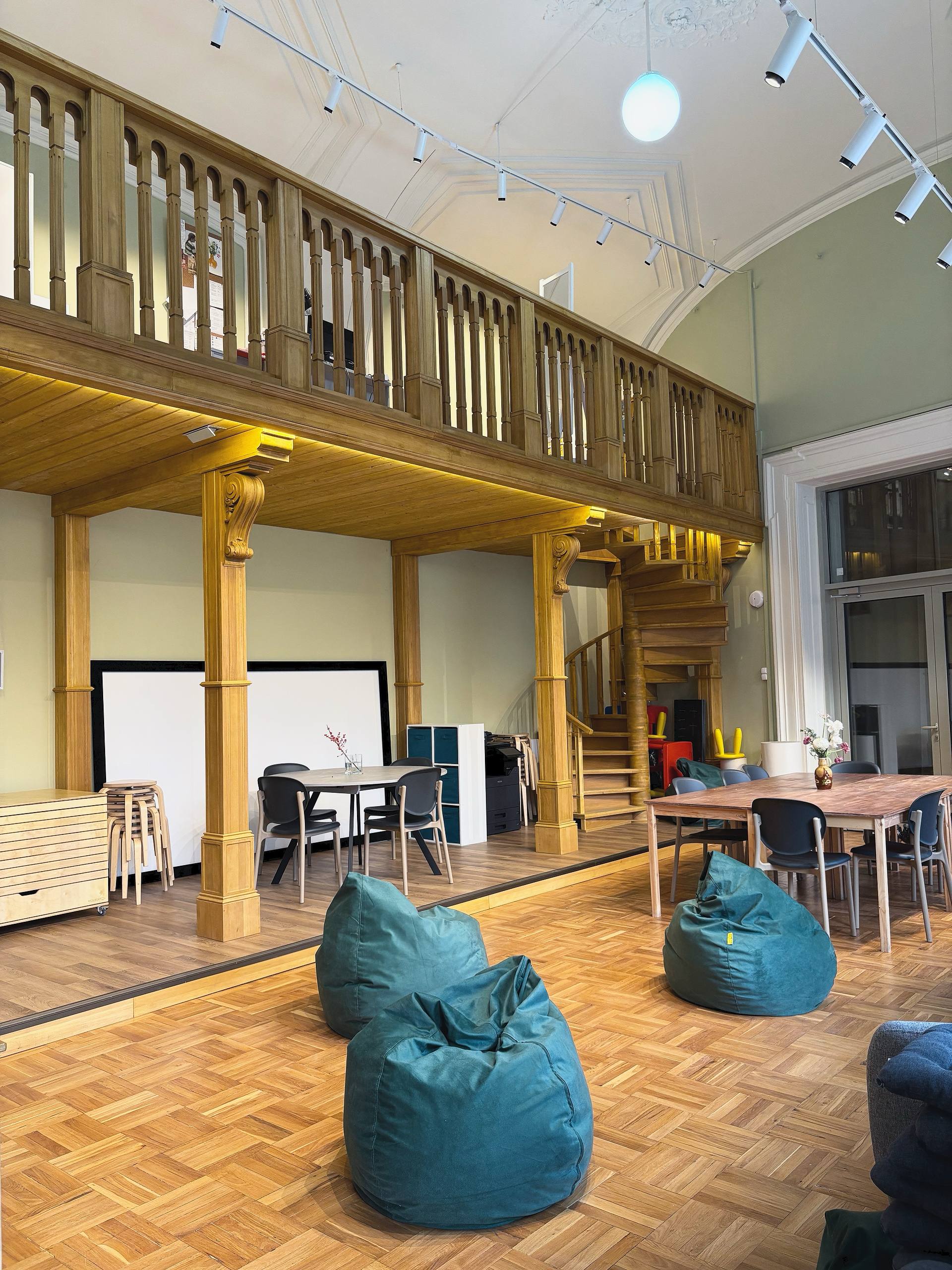 Photo 5292057818380832872 w