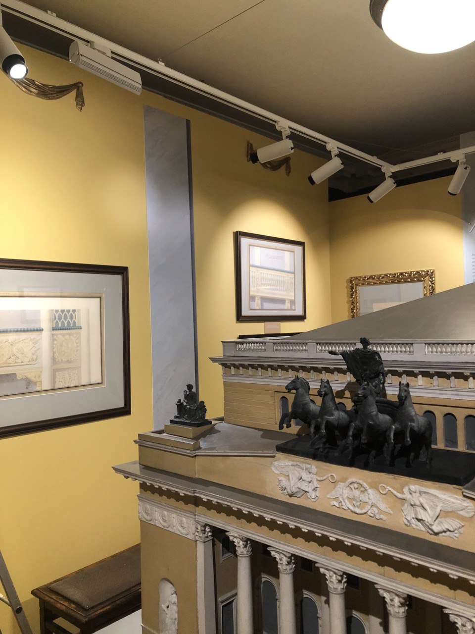 Photo 5357478219067625522 y